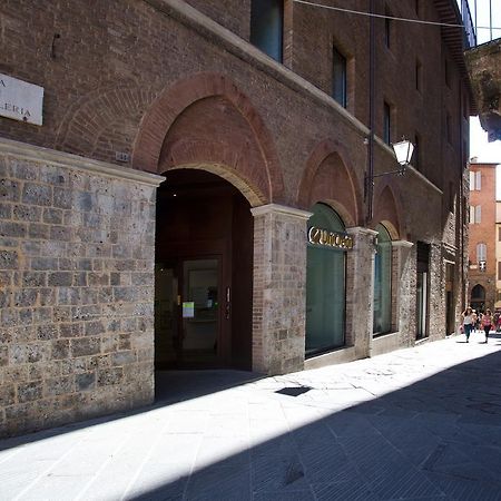 Il Tolomei - Central In The Middle Of Main Street Siena Room photo