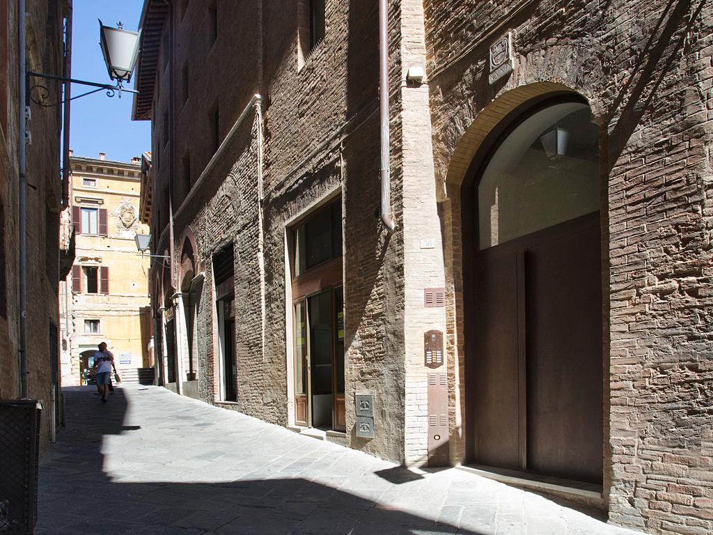 Il Tolomei - Central In The Middle Of Main Street Siena Room photo